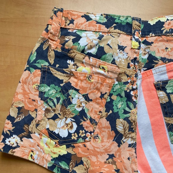 MINKPINK Australian Shorts Floral + Stripes XS - Picture 3 of 7